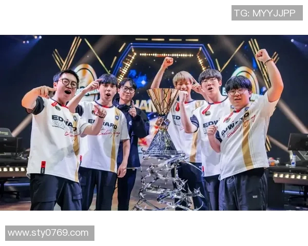 EDG战队的蜕变之旅：从传统电竞到DOTA2新篇章的纪实探索