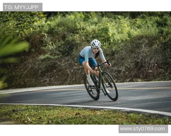 独行侠的孤独旅程与无畏精神探索：从个人英雄到时代符号的转变